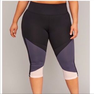 Livi Active | Colorblock Dry-Wick Capri Size 22/24
